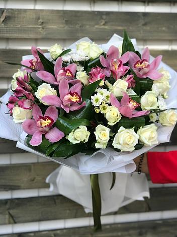 Букет цветов из: Розы и Хризантемы в Южно-Курильске