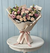 Букет цветов из:  Розы и Лизиантусы в Южно-Курильске