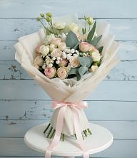 Букет цветов из:  Розы и Лизиантусы в Южно-Курильске