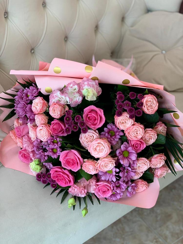 Букет цветов из: Хризантемы, Розы и Лизиантусы в Южно-Курильске