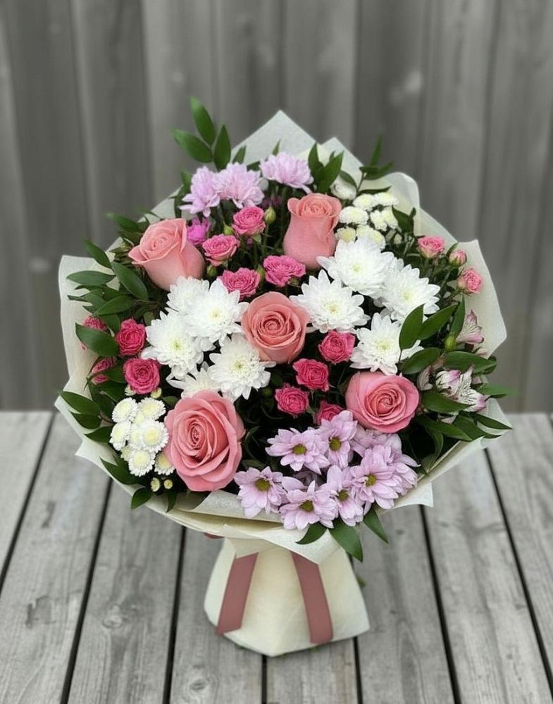 Букет цветов из: Альстромерии, Гвоздики, Розы и Хризантемы в Южно-Курильске