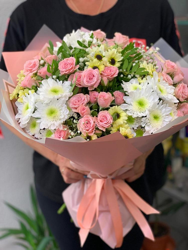 Букет цветов из: Розы и Хризантемы в Южно-Курильске