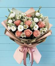 Букет цветов из:  Розы, Альстромерии и Лизиантусы в Южно-Курильске