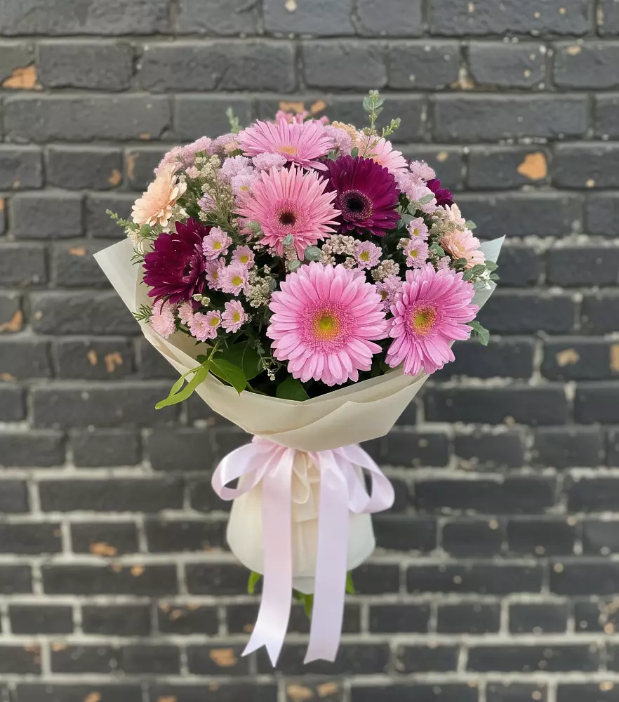 Букет цветов из: Герберы и Хризантемы в Южно-Курильске
