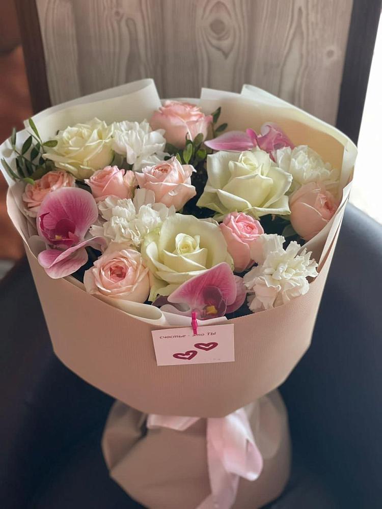 Букет цветов из: Орхидеи, Розы и Гвоздики в Южно-Курильске