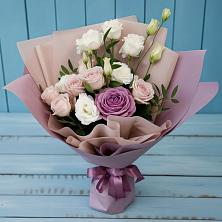 Букет цветов из:  Розы и Лизиантусы в Южно-Курильске