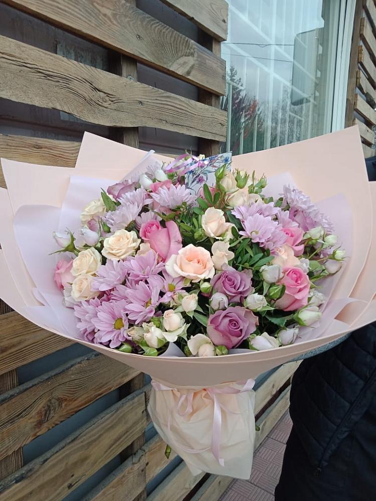 Букет цветов из: Розы и Хризантемы в Южно-Курильске