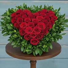 Цветочная композиция из Розы в виде сердца в Южно-Курильске