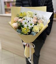 Букет цветов из:  Альстромерии, Розы и Хризантемы в Южно-Курильске