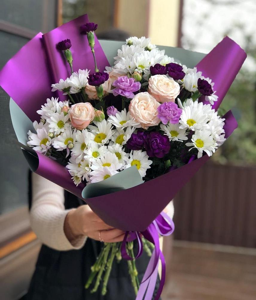 Букет цветов из: Хризантемы, Гвоздики и Розы в Южно-Курильске