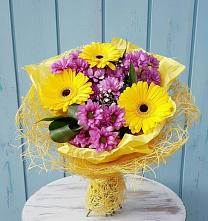 Букет цветов из:  Хризантемы и Герберы в Южно-Курильске