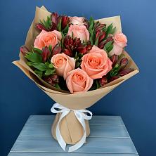 Букет цветов из:  Розы и Альстромерии в Южно-Курильске