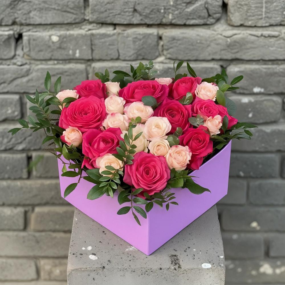 Цветочная композиция из Розы в коробке в Южно-Курильске