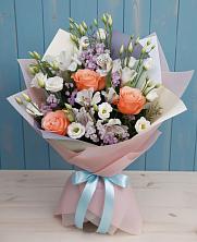 Букет цветов из:  Лизиантусы, Розы, Альстромерии и Гипсофила в Южно-Курильске