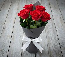 Букет 5 Красных роз Эдлесс Лав в Южно-Курильске