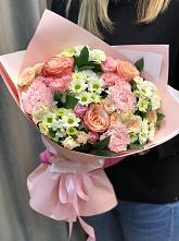 Букет нежные объятья в Южно-Курильске Букет цветов из: Гвоздики, Розы и Хризантемы в Южно-Курильске