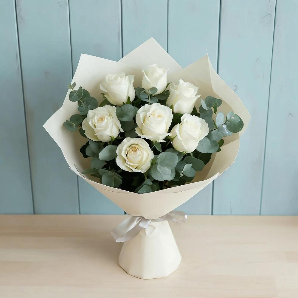 Букет Белые розы в Эвкалипте в Южно-Курильске