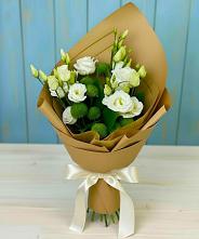 Букет цветов из:  Хризантемы и Лизиантусы в Южно-Курильске