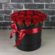 Цветочная композиция из Розы в шляпной коробке в Южно-Курильске