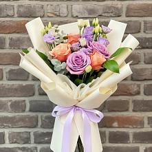 Букет цветов из:  Лизиантусы и Розы #REPLACE_PRED# Южно-Курильске