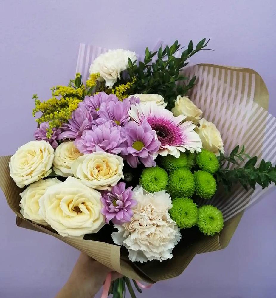 Букет цветов из: Хризантемы, Розы, Гвоздики и Герберы в Южно-Курильске