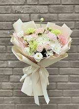 Букет цветов из:  Гвоздики, Розы, Лизиантусы и Хризантемы #REPLACE_PRED# Южно-Курильске