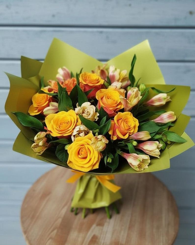 Букет цветов из: Альстромерии и Розы в Южно-Курильске