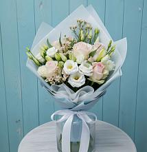 Букет цветов из:  Розы и Лизиантусы в Южно-Курильске
