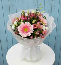 Букет цветов из:  Герберы, Альстромерии и Лизиантусы в Южно-Курильске