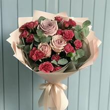 Букет цветов из:  Гвоздики и Розы в Южно-Курильске