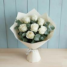 Букет Белые розы в Эвкалипте в Южно-Курильске