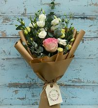 Букет цветов из:  Розы и Лизиантусы в Южно-Курильске