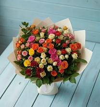 Букет Микс из разноцветных кустовых роз в Южно-Курильске